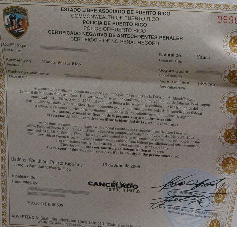 El certificado se obtiene en el Cuartel General de la Policía a un costo de $1.50.
