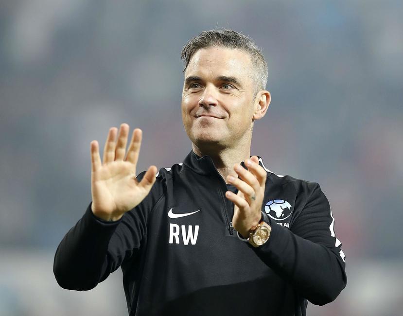 Robbie Williams es un gran fanático del fútbol. (AP)