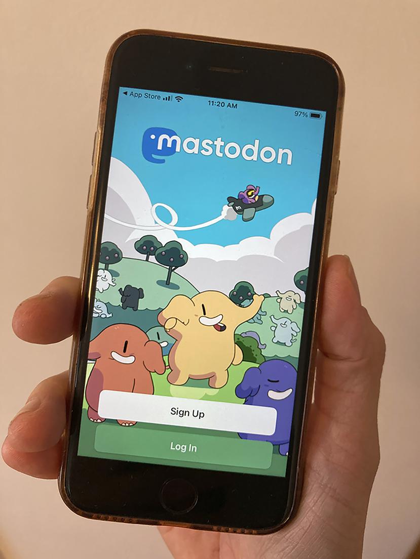 El portal de Mastodon aparece en un celular en Oakland, California.
