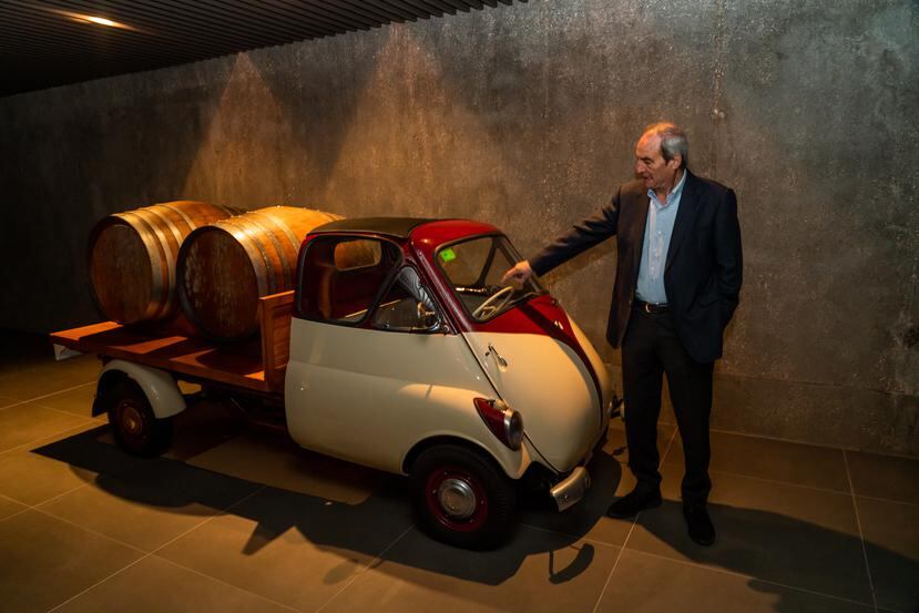 Paco Rodero posee un modelo de la Volkswagen que su utilizó para distribuir vino por Europa durante la Segunda Guerra Mundial.