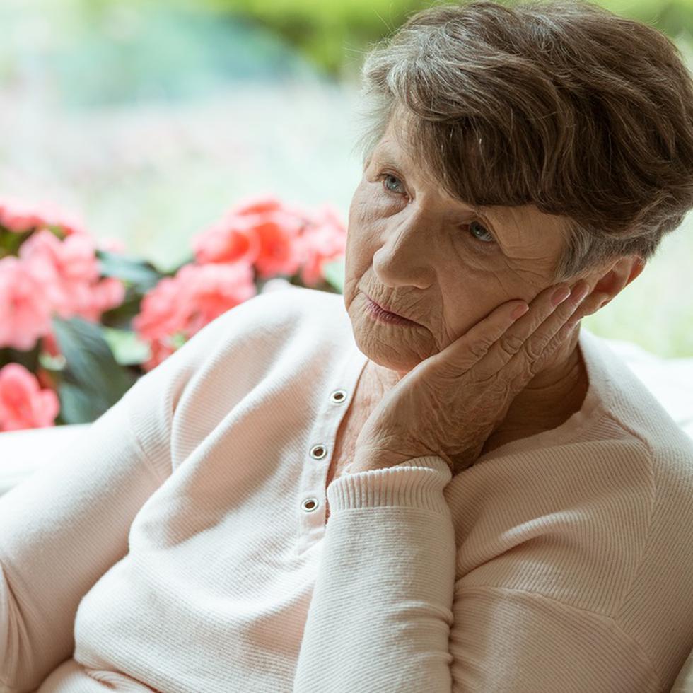 Los adultos mayores de 65 años son el segmento de la población de más rápido crecimiento y son más vulnerables a desarrollar distintos tipos de demencia, incluyendo el Alzheimer.