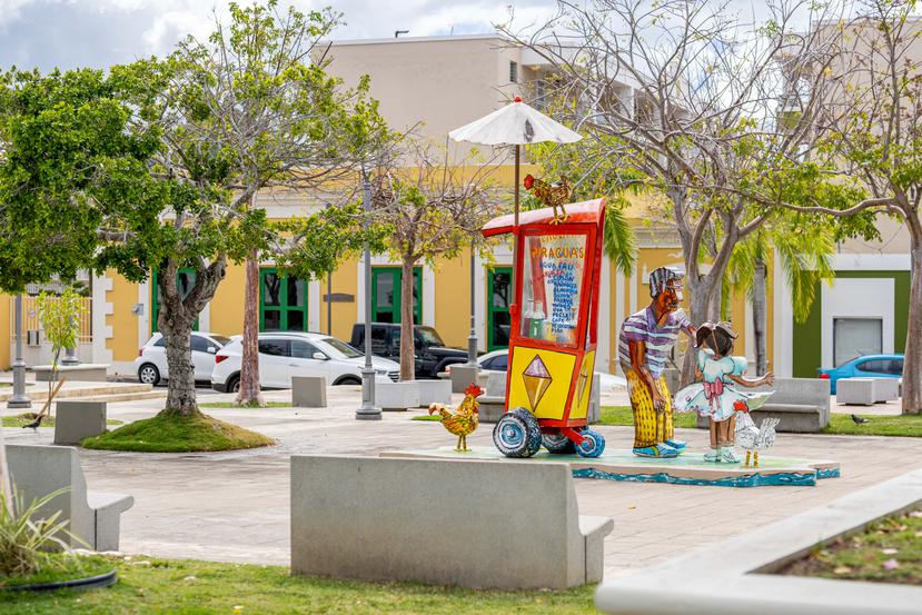Escultura de famoso paragüero Coameño en la Plaza Pública de Coamo.