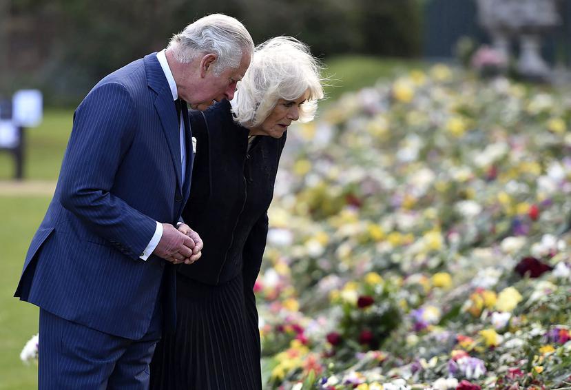 Charles y Camilla en las afueras de Marlborough House, considerada el “hogar de la Commonwealth”. (Foto: AP)