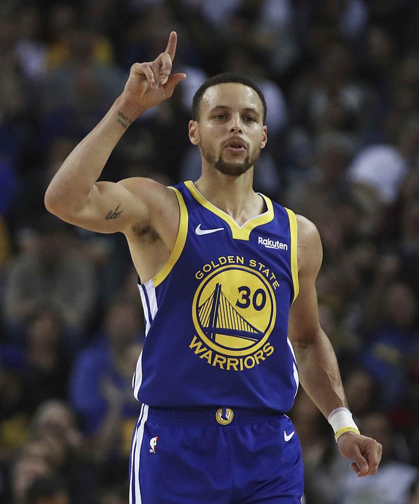 Stephen Curry, de los Warriors de Golden State, celebra una canasta contra los Timberwolves de Minnesota en la segunda mitad del juego de la NBA que enfrentó a ambos equipos, el 10 de diciembre de 2018, en Oakland, California. (AP)