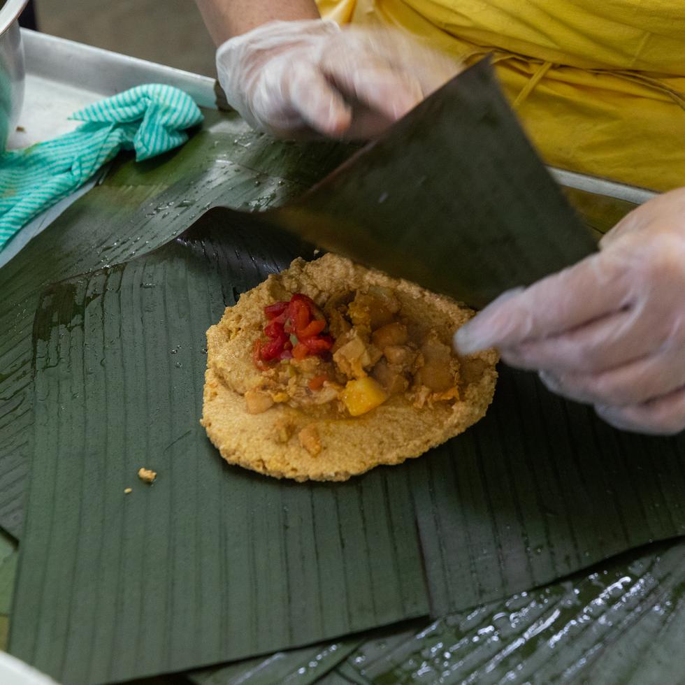 Las empleadas de Delicias de la Montaña confeccionan sus manjares con productos del país, particularmente de cosechas de Yauco, Sabana Grande, Adjuntas, Lares, Jayuya y Maricao, entre otros pueblos.
