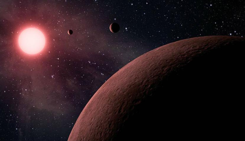 Las mareas de la estrella podrían haber llevado al planeta hacia adentro desde su órbita original.  (NASA)