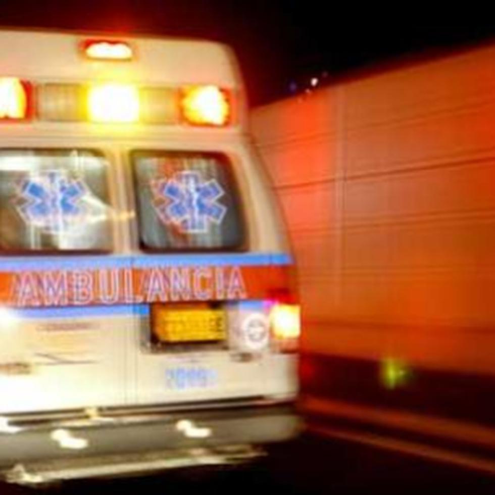 Paramédicos del municipio transportaron al hombre a la sala de emergencias de un hospital del área para ser atendido por el doctor de turno, quien certificó la ausencia de signos vitales.