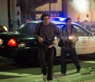 Jake Gyllenhaal, a la izquierda, protagoniza la película "Nightcrawler".