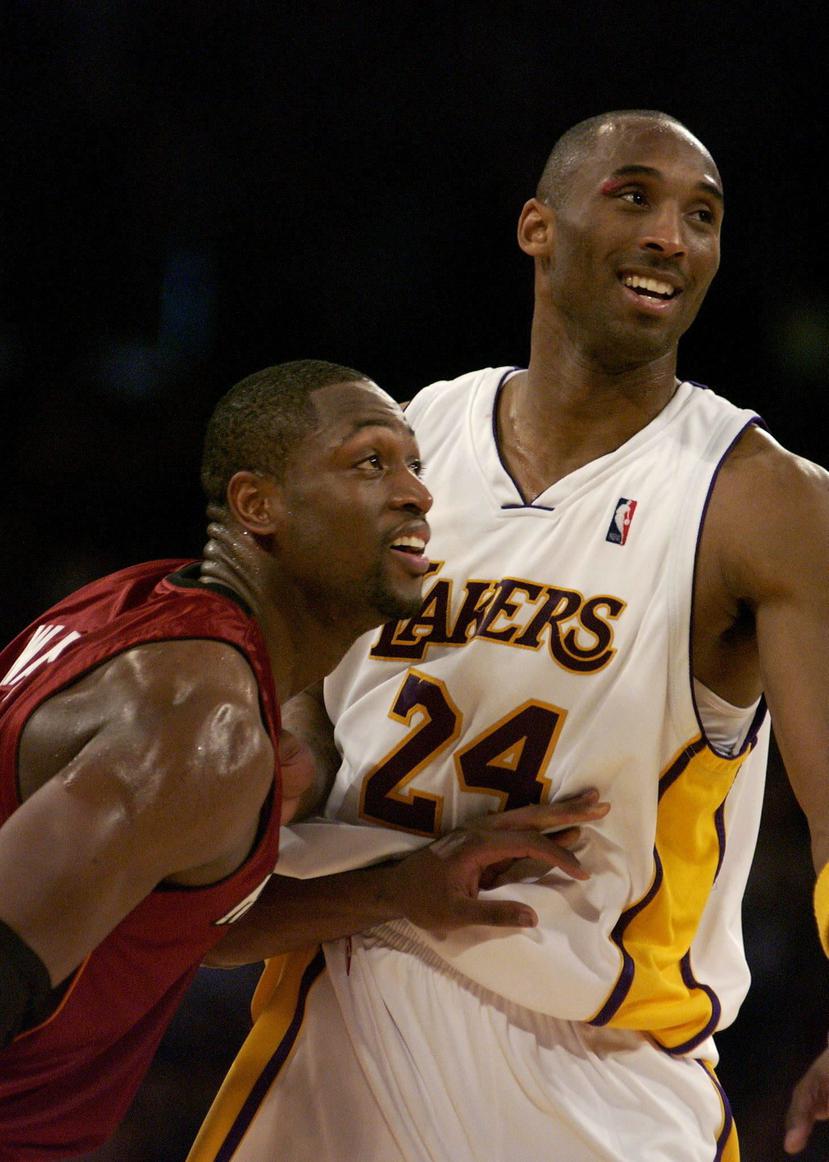 Kobe Bryant y Dwyane Wade durante un partido de baloncesto. (EFE/Leopoldo Peña)