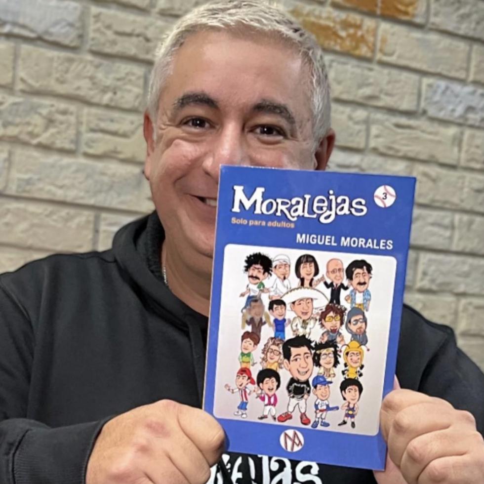 Miguel Morales muestra su libro "Moralejas".