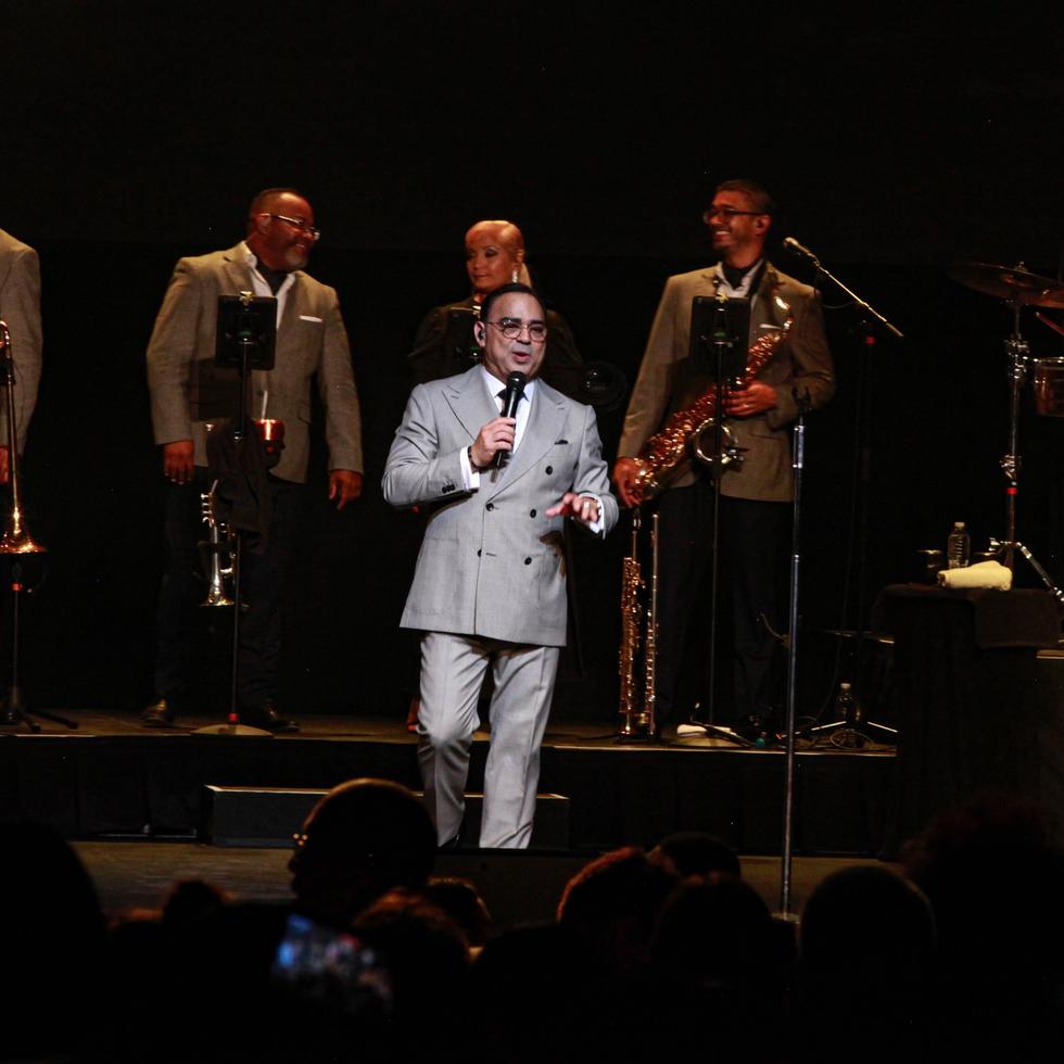 Gilberto Santa Rosa se presentó en el Beacon Theatre de Nueva York festejando sus 60 años con el concierto "Camínalo".
