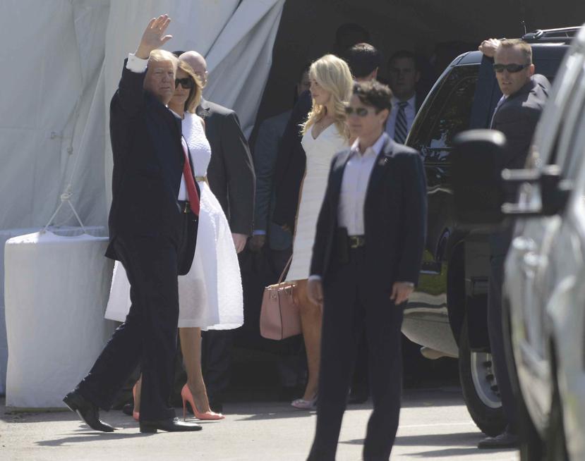 La portavoz Stephanie Grisham dijo que Donald Trump regresará después a Mar-a-Lago para "pasar la Pascua con su familia. (AP)