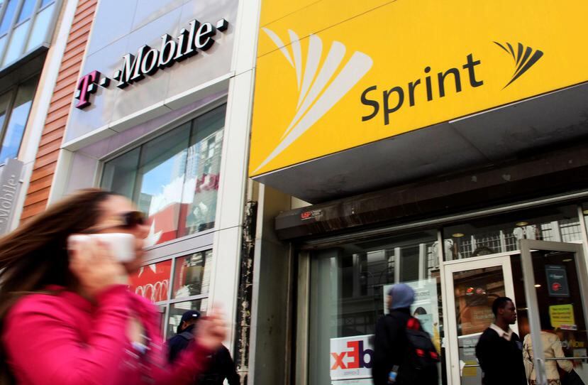 T-Mobile acaparó gran parte de la atención este año, en parte por sus movidas para adquirir Sprint. (AP)