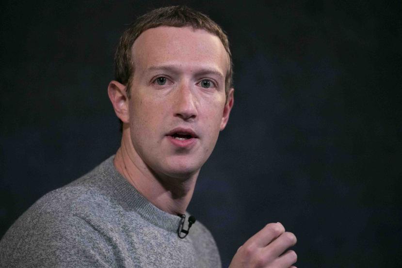 Mark Zuckerberg dijo que, en un plazo de una década, hasta la mitad de los más de 48,000 empleados de la empresa trabajarán desde casa. (AP / Mark Lennihan)