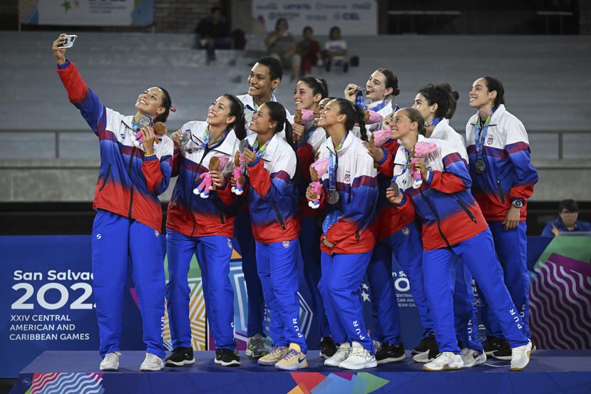 La Selección de Voleibol consiguió la medalla de plata en la derrota ante Dominicana en los Juegos Centroamericanos y del Caribe en San Salvador 2023. 