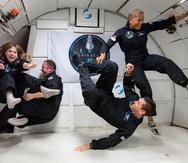 Los miembros de su tripulación (i-d) Hayley Arceneaux, Christopher Sembroski, Jared Isaacman y la doctora Sian Proctor durante un entrenamiento en el Centro Espacial Kennedy.