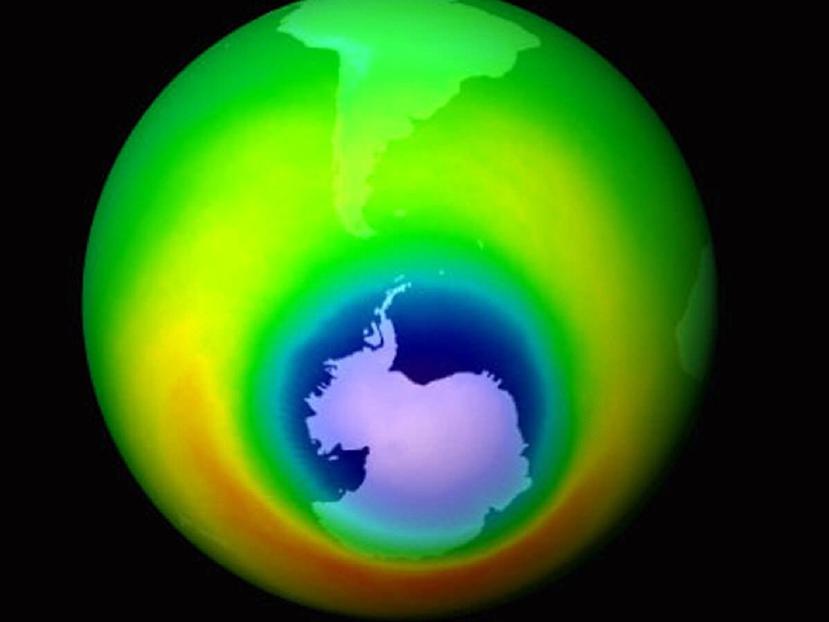 La gráfica muestra un modelo de un agujero en la capa de ozono.