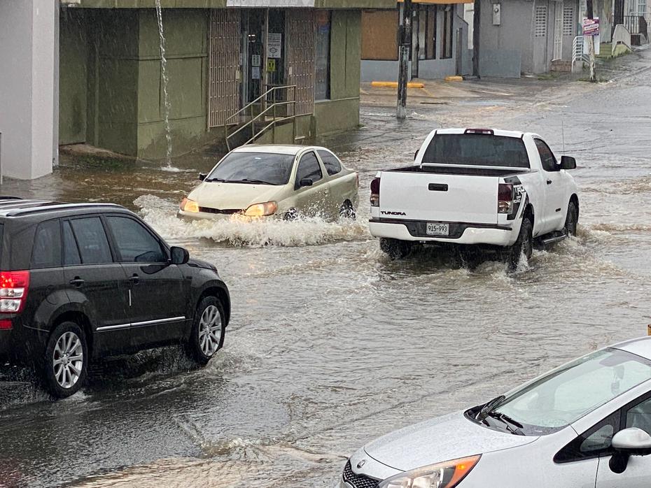 Inundaciones en el área de San Juan durante este sábado, 5 de febrero de 2022.