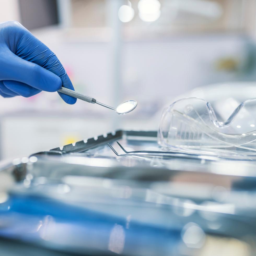 Al momento, no existe una normativa vigente que obligue a las aseguradoras a pagarles el “COVID fee” a los dentistas.