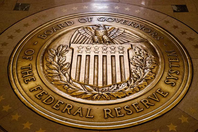 El acuerdo de swaps de divisas por parte del Banco de la Reserva Federal incluyen los bancos centrales de nueve otros países. En la foto, el sello de la junta de directores de la Fed. (AP Photo/Andrew Harnik, archivo)