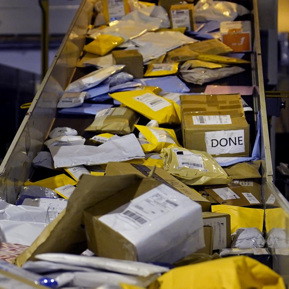 El Servicio Postal instaló más de 100 nuevas máquinas de clasificación de paquetes desde noviembre, parte de una inversión planeada de $40,000 millones a lo largo de 10 años.