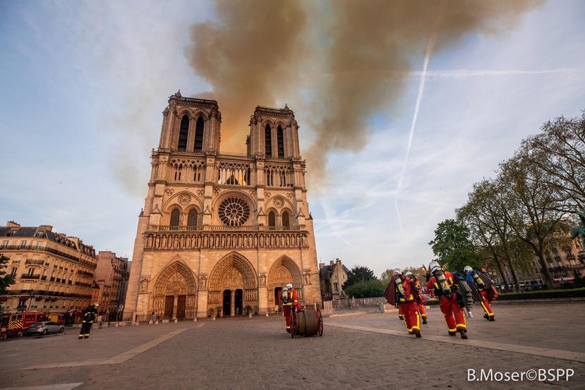 The New York Time afirma que Notre Dame "estuvo más cerca del derrumbe de lo que la gente sabe". (EFE)