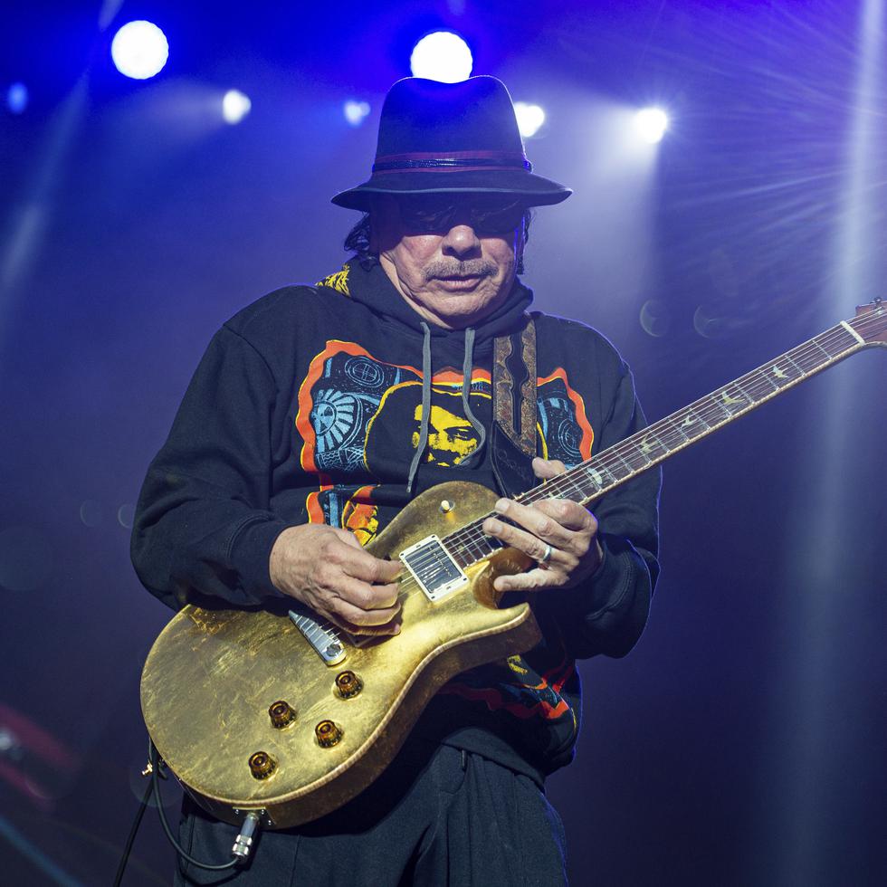 Carlos Santana toca en el Festival de Música BottleRock de Napa Valley, en Napa, California, el 26 de mayo de 2019.