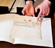 Las 342 cartas autógrafas de Miguel Ángel fueron presentadas a la prensa el viernes tras ser restauradas en Florencia, Italia.