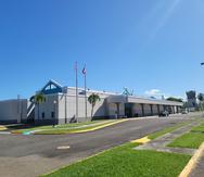 El aeropuerto Eugenio María de Hostos, en Mayagüez, es administrado por la Autoridad de los Puertos de Puerto Rico.