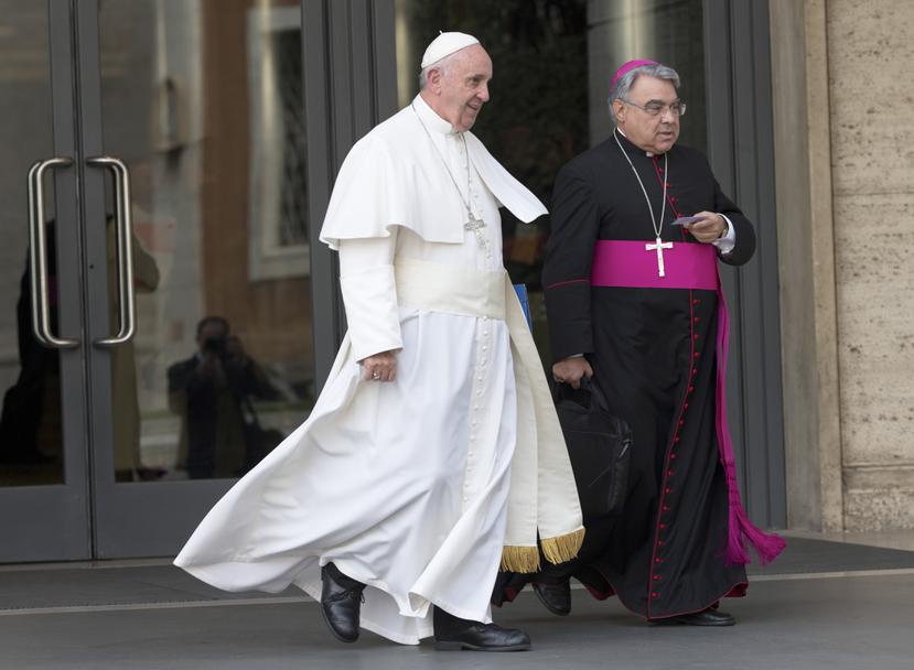 El papa Francisco acompañado del obispo Marcello Semeraro.