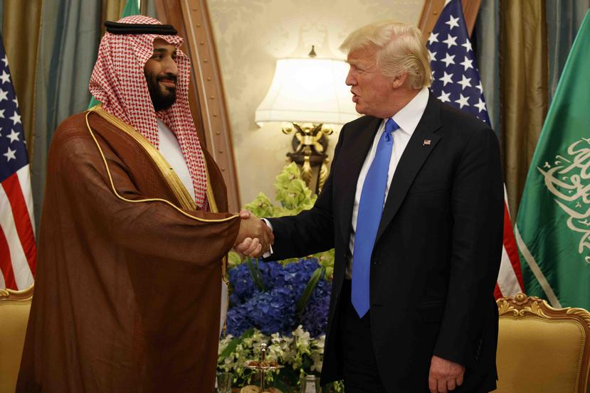 El presidente Donald Trump anunciará esta semana recortes por miles de millones de dólares en programas de ayuda social. En estos días ha estado de visita en Arabia Saudí.(AP / Evan Vucci)