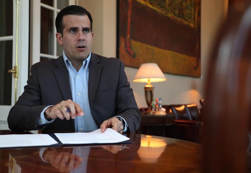 El gobernador Ricardo Rosselló firmó ayer una orden ejecutiva que establece que el grupo de trabajo sobre los reglamentos deberá rendir su informe a más tardar en 60 días.