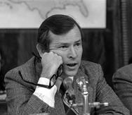 El senador Howard Baker fotografiado durante las audiencias de Watergate en Washington el 18 de mayo de 1973. Baker fue el republicano que ayudó a destapar la olla del escándalo de Watergate.