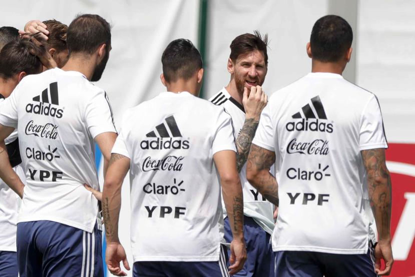 Lionel Messi y sus compañeros durante una práctica de Argentina. (AP)