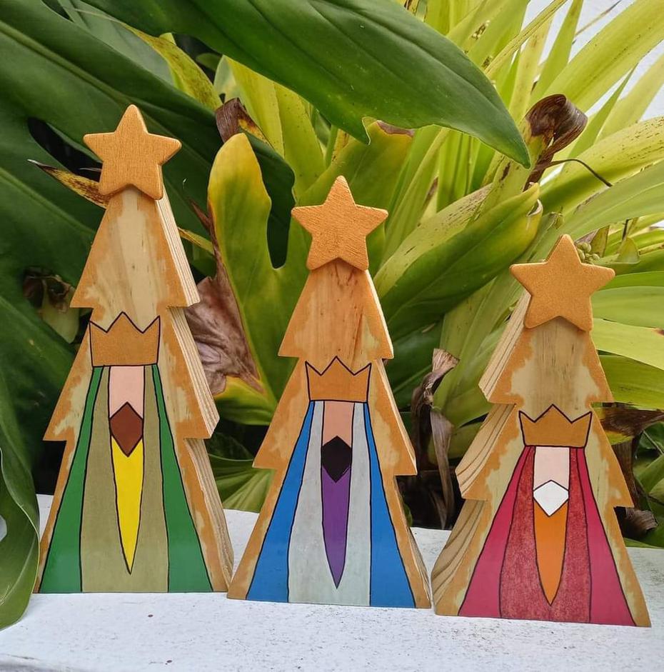 “Árboles Reyes Magos” de Sparrow Sky hechos a mano en madera y pintados por la artesana Karyn Rivera Maldonado.  Órdenes a través de Facebook: SparrowSky e Instagram: @sparrowsky2017 o mensaje de texto a (787) 402-6617.