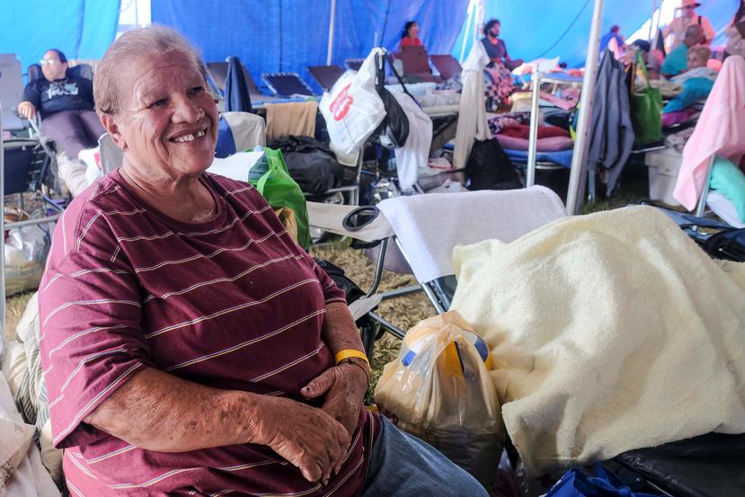 Alicia Meléndez depende del dinero que recibe del Seguro Social. Su casa sufrió daños con el huracán María y tras el terremoto está agrietada. No tiene dinero para arreglarla.