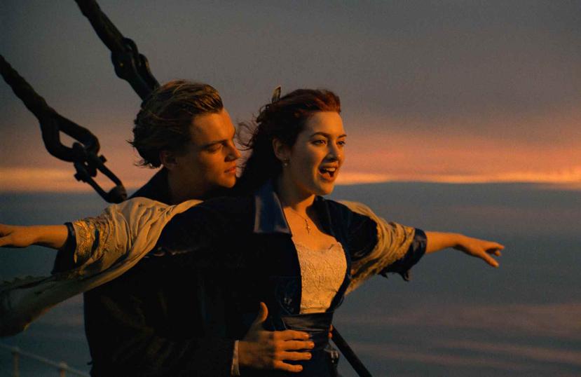 Jack y Rose en una de las escenas más románticas de la película Titanic. (AP)
