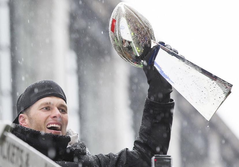 Brady guió a los Patriots a ganar el Super Bowl LI, el quinto de su carrera profesional, y nombrado Jugador Más Valioso. (EFE)