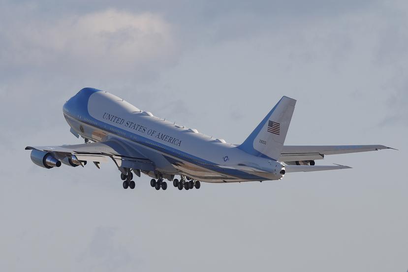 El Air Force One despega rumbo a Florida donde continuará residiendo el expresidente Donald Trump.