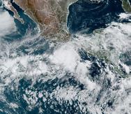Imagen satelital, difundida por la NOAA, en la que se ve el huracán Ágatha el domingo 29 de mayo de 2022 en la región sur de la costa del Pacífico mexicano.