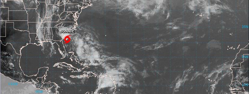 La tormenta estaba a unas 125 millas de Charleston. (NOAA)