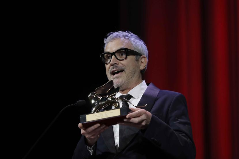 Alfonso Cuarón carga con el principal premio del 75to Festival de Cine de Venecia. (AP)