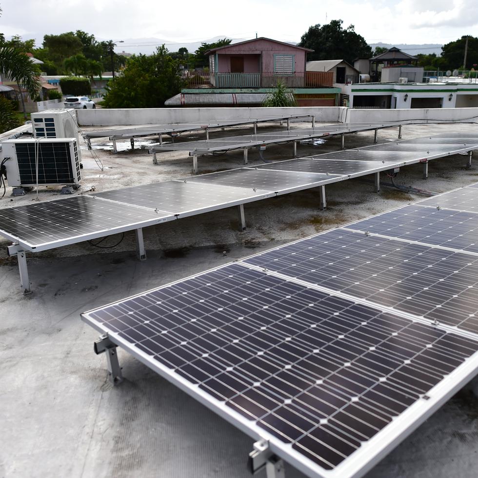 Independientemente del costo, cada vez son más los ciudadanos que instalan sistemas de paneles solares en sus residencias, con miras a tener un servicio eléctrico más estable.