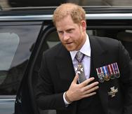 La disputa está relacionada con la negativa del gobierno británico en ofrecerle protección al príncipe y a su familia cuando visiten Inglaterra.