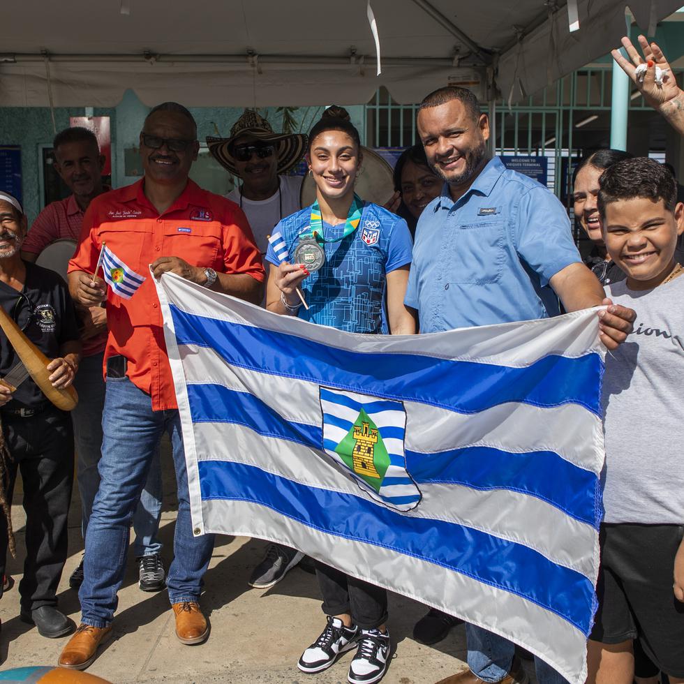 Sairy Colón se mostró muy agradecida con el recibimiento en el terminal del ferry en Vieques.