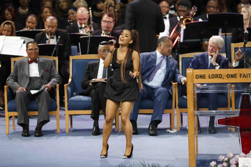 Ariana Grande se robó las miradas de los asistentes. (AP)