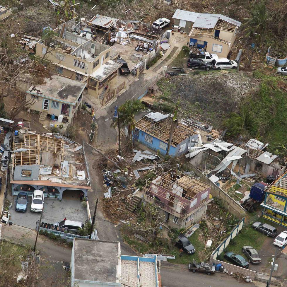 Vista aérea de casas destruidas por el huracán María en Puerto Rico. (FEMA)
