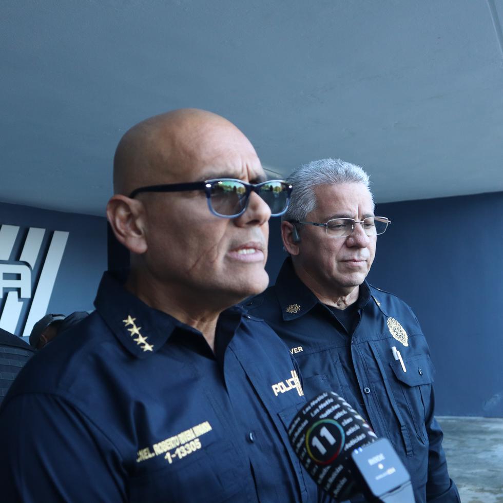 El coronel Roberto Rivera Miranda (a la izquierda) refirió al secretario de Seguridad Pública, Alexis Torres, los cuestionamientos sobre la polémica por sus aspiraciones políticas.