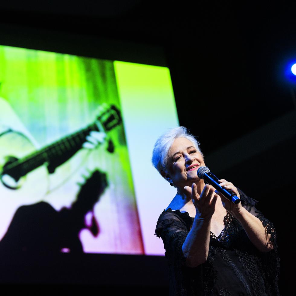 La actriz y cantante Sharon Riley ridió homenaje a su madre, Silvia Rexach en el espectáculo "Un solo corazón", llevado a cabo en la Sala Sinfónica del Centro de Bellas Artes de Santurce.