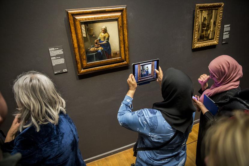 En el Rijksmuseum puedes ver las grandes obras maestras de Rembrandt, incluyendo su espectacular La ronda de noche y de Vermeer, La lechera, entre una multitud de otros grandes maestros holandeses.